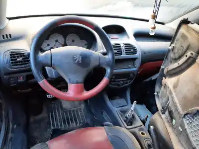 Veículo de Sucata peugeot 206 cc cc do ano 2001 alimentado rfn