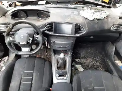 Veículo de Sucata peugeot 308 allure do ano 2001 alimentado 9h05