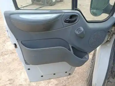 Veículo de Sucata ford transit caja abierta ´06 ft 330 k cabina simple. corta 140 cv / 103 kw do ano 2001 alimentado h9fb