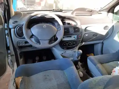 Verschrottungsfahrzeug renault   des jahres 2001 angetrieben f9q744