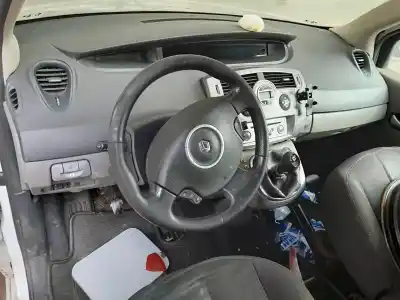 Veículo de Sucata renault scenic ii emotion do ano 2008 alimentado f9q818