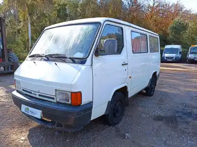 Véhicule à la ferraille nissan trade 75 trade 75 furgon de l'année 2001 alimenté ld23