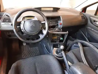 Veículo de Sucata citroen c4 coupe vtr plus do ano 2005 alimentado rhr