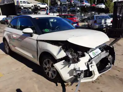 Veículo de Sucata audi a1 (8x) attraction do ano 2011 alimentado cbza