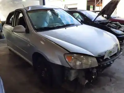 Sloopvoertuig kia cerato i fastback (ld) 1.6 van het jaar 2005 aangedreven g4ed