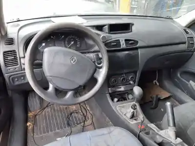 Veicolo di demolizione renault laguna ii (bg0) authentique 101 cv / 74 kw dell'anno 2004 alimentato f9q752