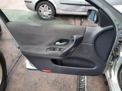 Veicolo di demolizione renault laguna ii (bg0) authentique 101 cv / 74 kw dell'anno 2004 alimentato f9q752