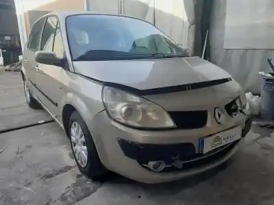 Véhicule à la ferraille renault scenic ii confort expression de l'année 2001 alimenté k9k732