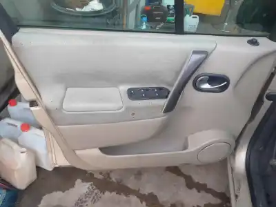 Véhicule à la ferraille renault scenic ii confort expression de l'année 2001 alimenté k9k732