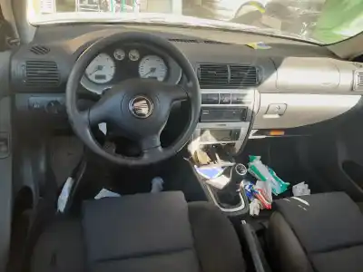 Veículo de Sucata seat leon (1m1) last edition do ano 2006 alimentado axr