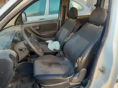 Sloopvoertuig opel combo tour enjoy van het jaar 2006 aangedreven z17dth