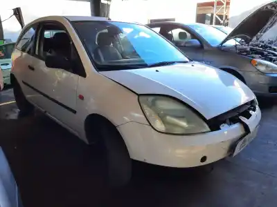 Veicolo di demolizione ford fiesta (cbk) ambiente dell'anno 2003 alimentato a9ja