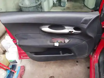 Veículo de Sucata toyota auris luna do ano 2001 alimentado 1zr