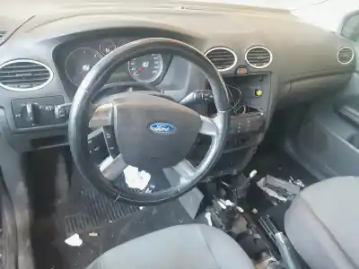 Veículo de Sucata ford focus berlina (cap) ambiente (d) do ano 2001 alimentado kkda