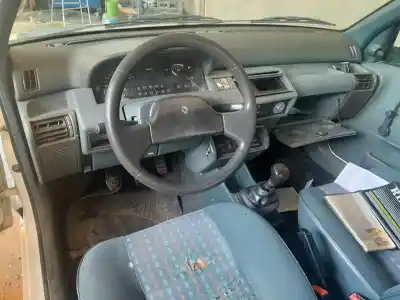 Véhicule à la ferraille renault clio i fase i+ii (b/c57) 1.4 de l'année 1992 alimenté e6j