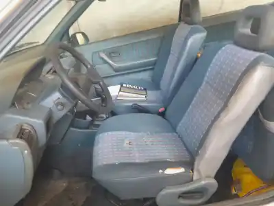 Véhicule à la ferraille renault clio i fase i+ii (b/c57) 1.4 de l'année 1992 alimenté e6j