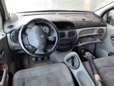 Scrapping Vehicle renault scenic rx4 (ja0) 1.9 dci salomon of the year 2003 powered f9q732