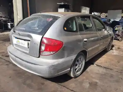 Veicolo di demolizione kia rio (bc) 1.5 ls berlina dell'anno 2001 alimentato a5d