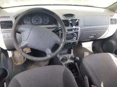 Veicolo di demolizione kia rio (bc) 1.5 ls berlina dell'anno 2001 alimentato a5d