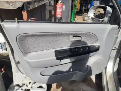 Veicolo di demolizione kia rio (bc) 1.5 ls berlina dell'anno 2001 alimentato a5d