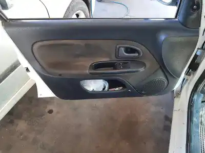 Здавання транспортного засобу renault clio ii fase ii (b/cb0) expression року 2004 потужний d7f726