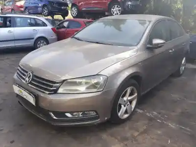 Véhicule à la ferraille vw                                                 passat b7 (362)                                                                                                                                                                                                                                            1.6 tdi                                                                                                                                                                                                                                                    de l'année 2011 alimenté cayc
