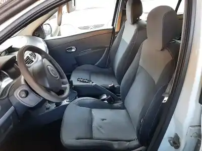 Veicolo di demolizione renault clio iii expression dell'anno 2010 alimentato k9k766