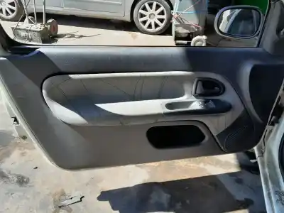 Здавання транспортного засобу renault clio ii fase ii (b/cb0) pack authentique 58 cv / 43 kw року 2003 потужний d7f726
