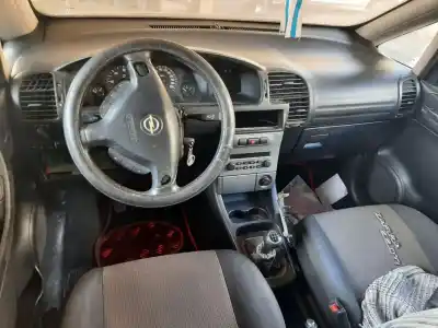 Veículo de Sucata opel zafira a blue line do ano 2005 alimentado y22dtr
