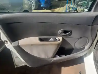 Scrapping Vehicle renault clio iii pack authentique of the year 2009 powered d4f740