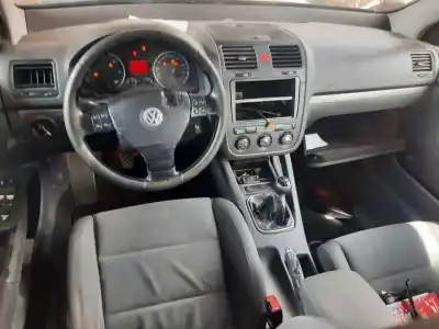 Veículo de Sucata volkswagen                                         golf v (1k1) (10.2003)                                                                                                                                                                                                                                     d-bkc                                                                                                                                                                                                                                                      do ano 2005 alimentado bkc