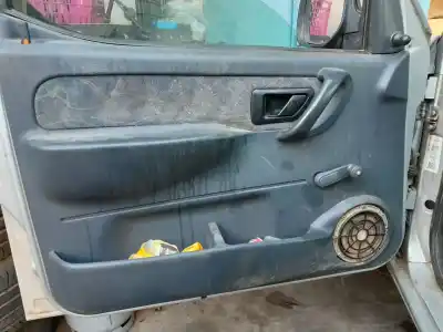 Veículo de Sucata citroen berlingo 2.0 hdi sx plus familiar do ano 2002 alimentado rhy