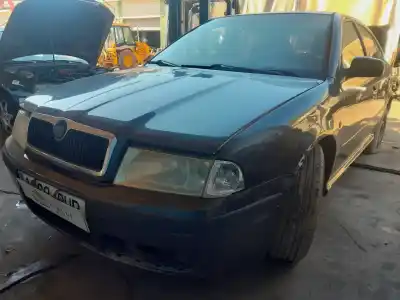 Veículo de Sucata SKODA OCTAVIA BERLINA (1U2)  do ano 2001 alimentado ALH