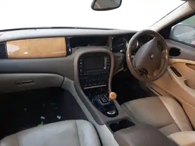 Здавання транспортного засобу jaguar s-type 2.7 v6 diesel cat року 2001 потужний 