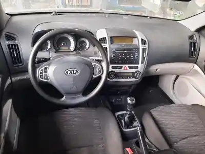 Scrapping Vehicle kia ceed active 116 cv / 85 kw of the year 2001 powered d4fb