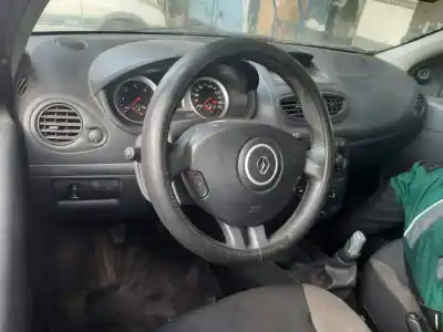 Veículo de Sucata renault clio iii authentique do ano 2001 alimentado k9k768