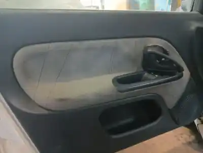 Здавання транспортного засобу renault clio ii fase ii (b/cb0) generique року 2003 потужний d7f726