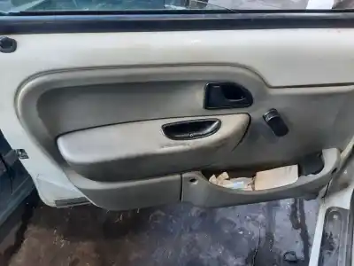 Здавання транспортного засобу renault kangoo (f/kc0) generique року 2001 потужний k9k700