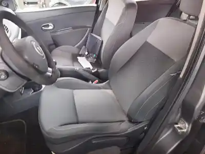 Veicolo di demolizione renault clio iii exception dell'anno 2001 alimentato d4f740 Veicolo di demolizione renault clio iii exception dell'anno 2001 alimentato d4f740