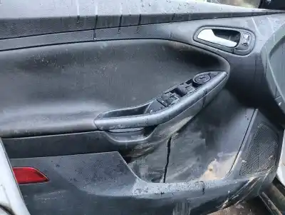 Здавання транспортного засобу ford focus lim. trend + року 2001 потужний m1dd