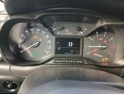 Veículo de Sucata citroen c3 feel do ano 2001 alimentado hm01