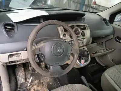 Veículo de Sucata renault scenic ii emotion do ano 2001 alimentado f9q804