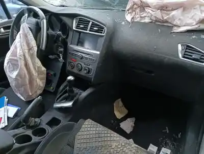 Veículo de Sucata citroen c4 lim. live edition do ano 2001 alimentado bhy