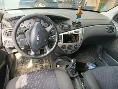 Здавання транспортного засобу ford focus berlina (cak) ambiente року 2001 потужний c9db