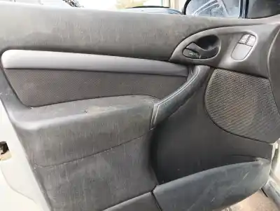 Здавання транспортного засобу ford focus berlina (cak) ambiente року 2001 потужний c9db