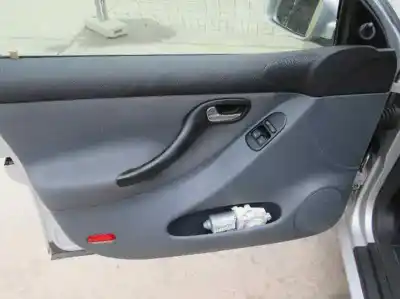 Здавання транспортного засобу seat leon (1m1) 1.4 16v року 2000 потужний ahw