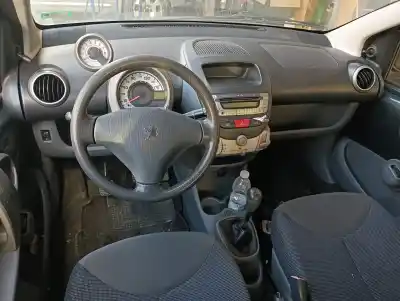 Véhicule à la ferraille PEUGEOT 107 (PM_, PN_) 1.0 de l'année 2006 alimenté 1KR