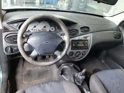 Здавання транспортного засобу ford focus berlina (cak) ambiente року 2001 потужний c9db