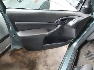 Здавання транспортного засобу ford focus berlina (cak) ambiente року 2001 потужний c9db