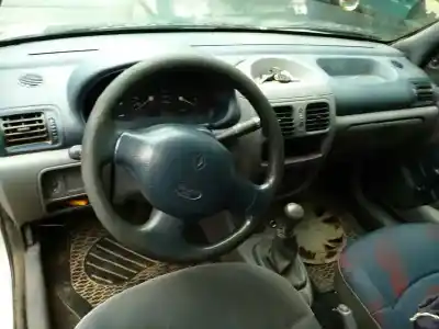 Veicolo di demolizione renault clio ii fase i (b/cbo) 1.9 d alize dell'anno 1998 alimentato d-f8q